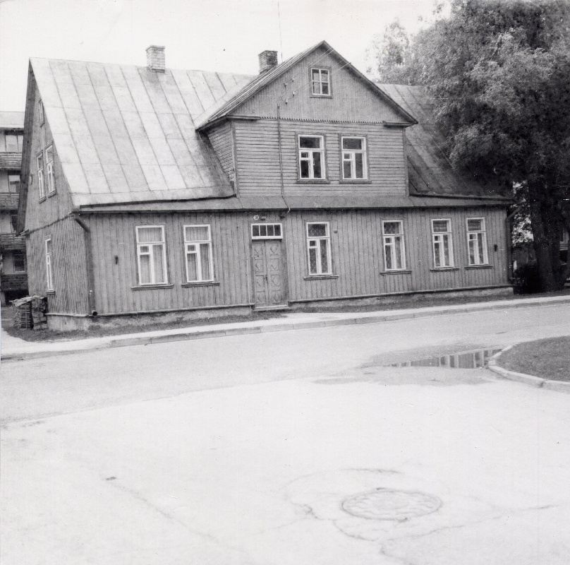 Residential building Haapsalu on Metsa tn. Architect Artur Perna. Photo from Leo Gens
