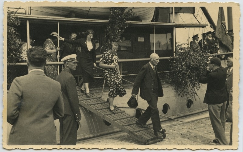 Fotograaf Leicaga sadamas