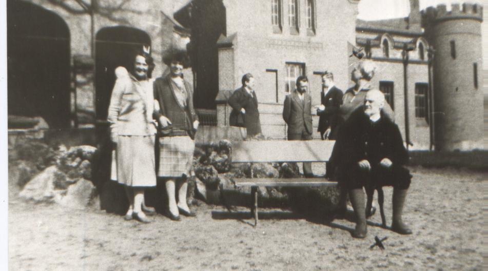 Crown Fr.G.M.Berg and Erna Berg with summers at Sangaste Castle