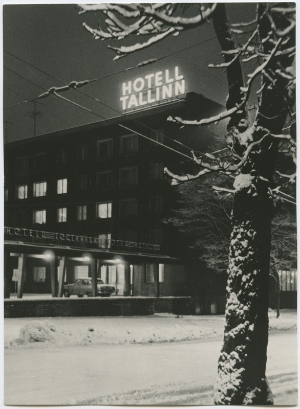 Vaade hotelli "Tallinn" sissepääsule Paldiski maantee ja Gagarini puiestee nurgal.