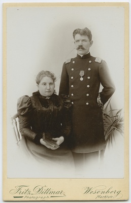 Tallinna postiametnik Rudolf Müllermann paraadvormis.  duplicate photo