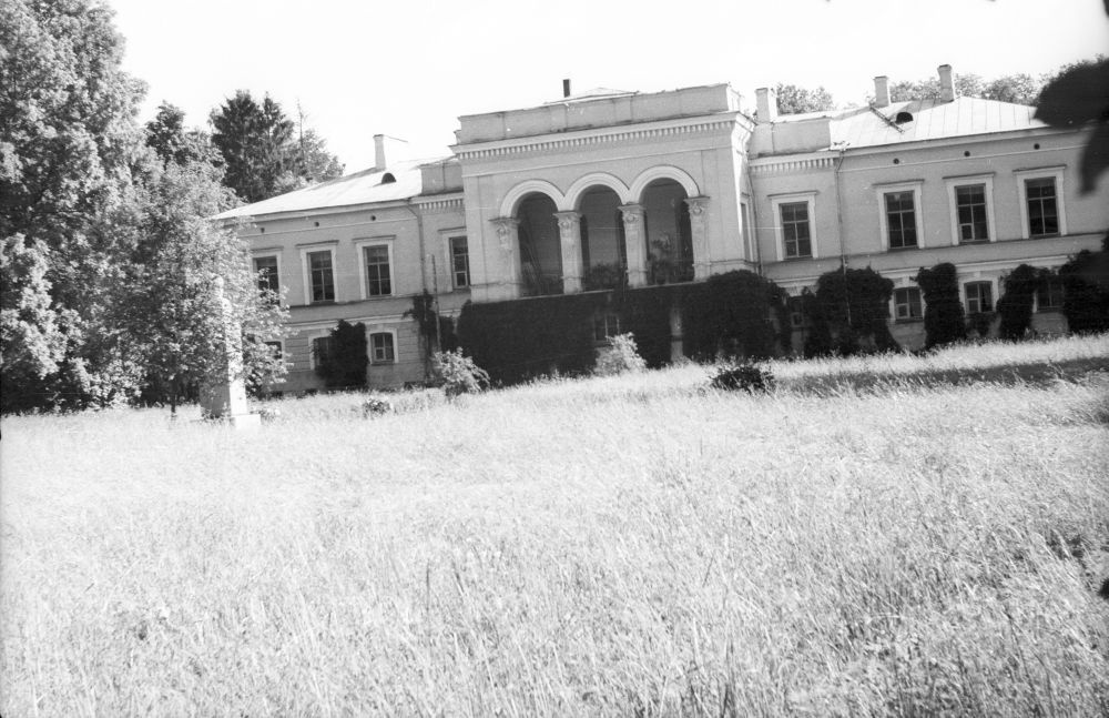 With the rest of the manor's gentleman house, view on the front.