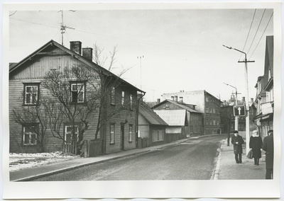 Vaade Tisleri tänava ja Herne tänava ristumiskohalt kesklinna poole.  similar photo