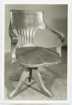 Reguleeritava kõrgusega kontoritool 1930-ndatest aastatest.  duplicate photo