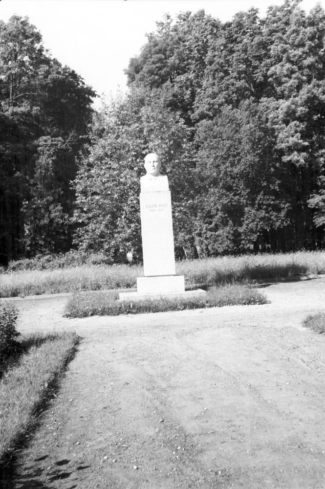 Writer Eduard Vilde monument in Muuga Manor Park.