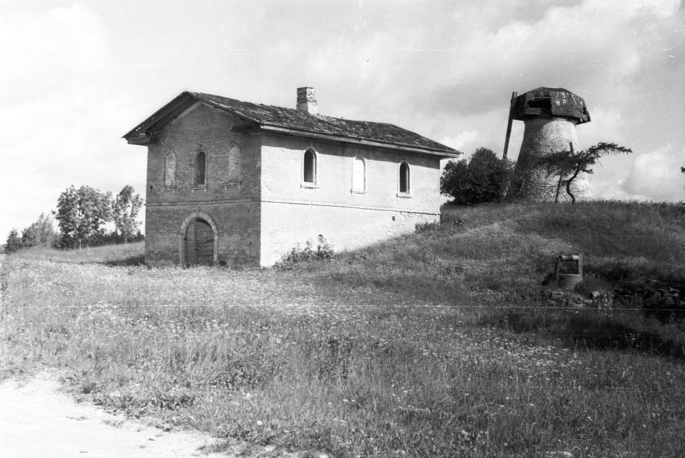 Other manor möldrimaja.