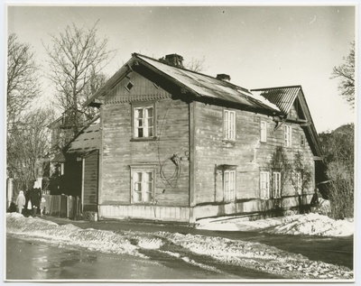 Kahekordne puumaja Süda tänav 17 aadressil, 19. sajandi II poolest.  similar photo
