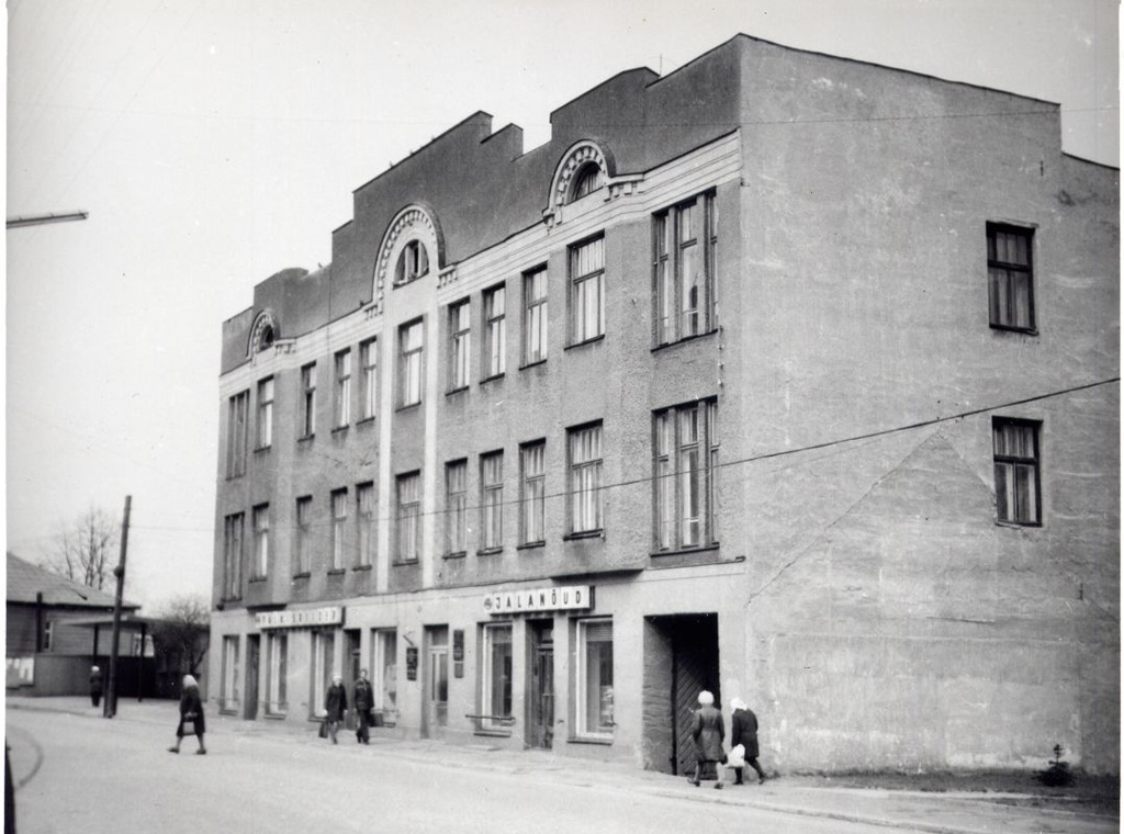 Building in Valga Vabaduse 5 (ins. Georg Hellat, 20th century. Beginning). Photo from Leo Gens