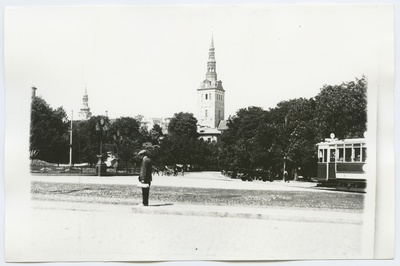 Tallinn. Vabaduse plats trammiteega taga Niguliste kirik  duplicate photo