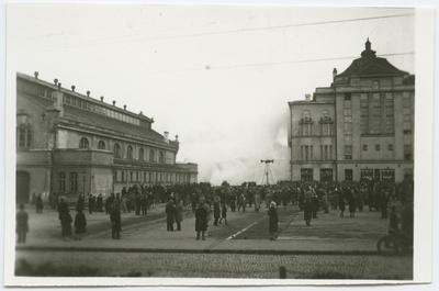 Tallinn. Vaade Pärnu mnt.-lt Estonia teatrile ja turu kaubamajale  duplicate photo