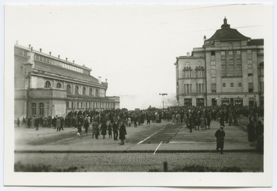 Tallinn. Vaade Pärnu mnt.-lt Estonia teatrile ja turu kaubamajale  duplicate photo