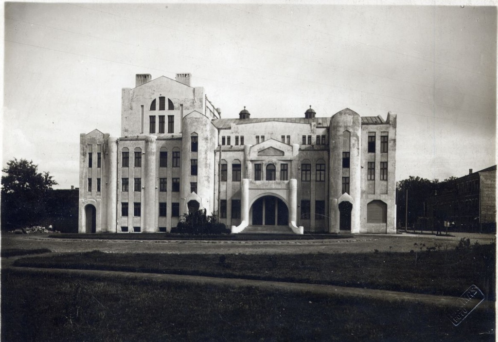 Endla Theatre in Pärnu (arh-d Alfred Jung, Erich v. Wolffeldt, ins. Georg Hellat, 1911). Photos from Leo Gens