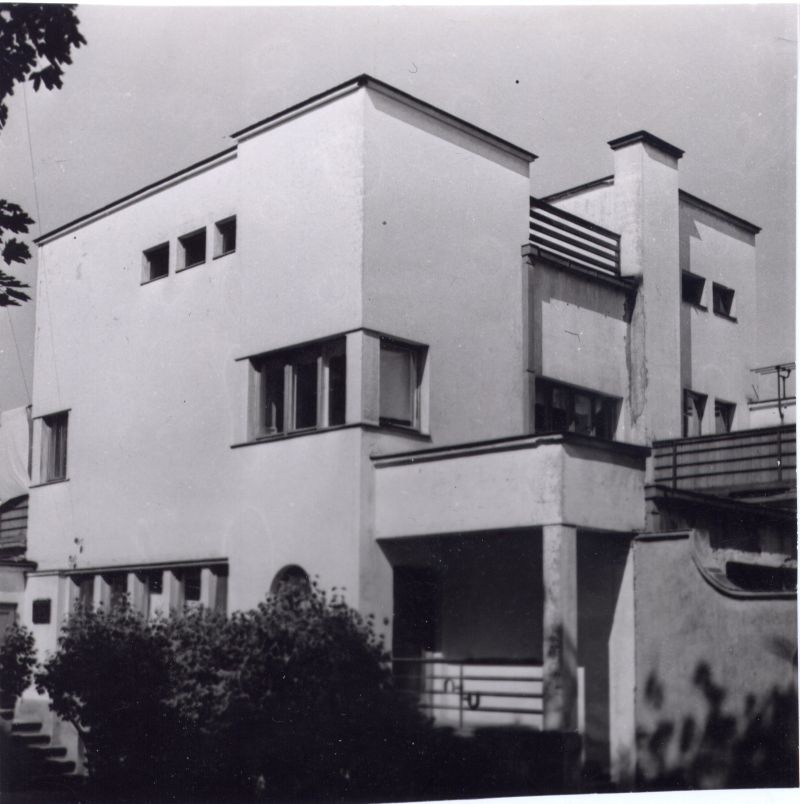 Jaak Jakobson's villa in Pärnu South 2a (arhs Anton Soans, Olev Siinmaa, 1933-36). Photo from Leo Gens