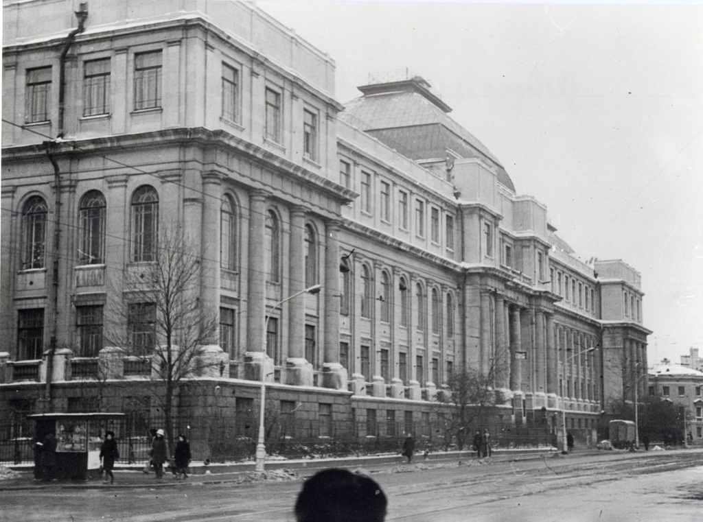 Geology Committee building in St. Petersburg (arh. Anatoli Poleštšuk, 1914). Leo Gens Quantity