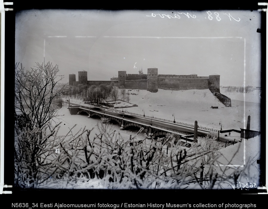 Vaade Pimeaiast Suursillale ja Ivangorodi kindlusele.