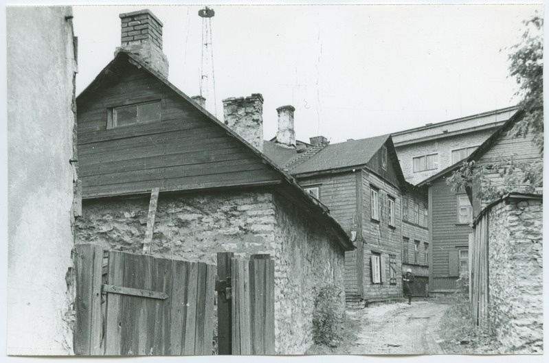 Tallinn. Puuhooned Väike-Kompassi t. 8