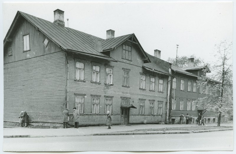 Tallinn. Kahekordne puuhoone Kingissepa t. 57