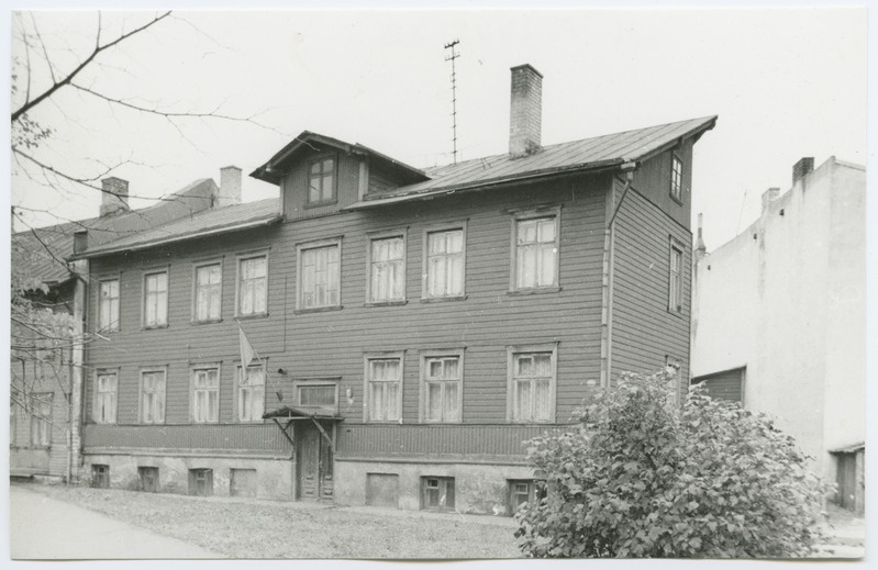 Tallinn. Kahekordne puuhoone Kingissepa t. 59