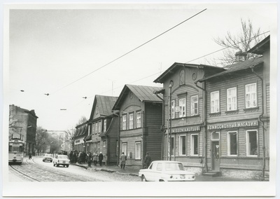 Tallinn. Tartu mnt 34, 36, 38. Vaade kesklinna poolt turu suunas  duplicate photo