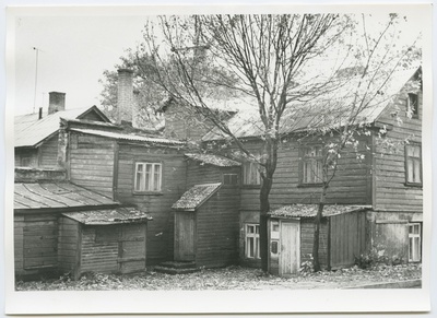 Tallinn. Puumaja Viiralti t 1 (Tartu mnt 21) tagahoov  duplicate photo