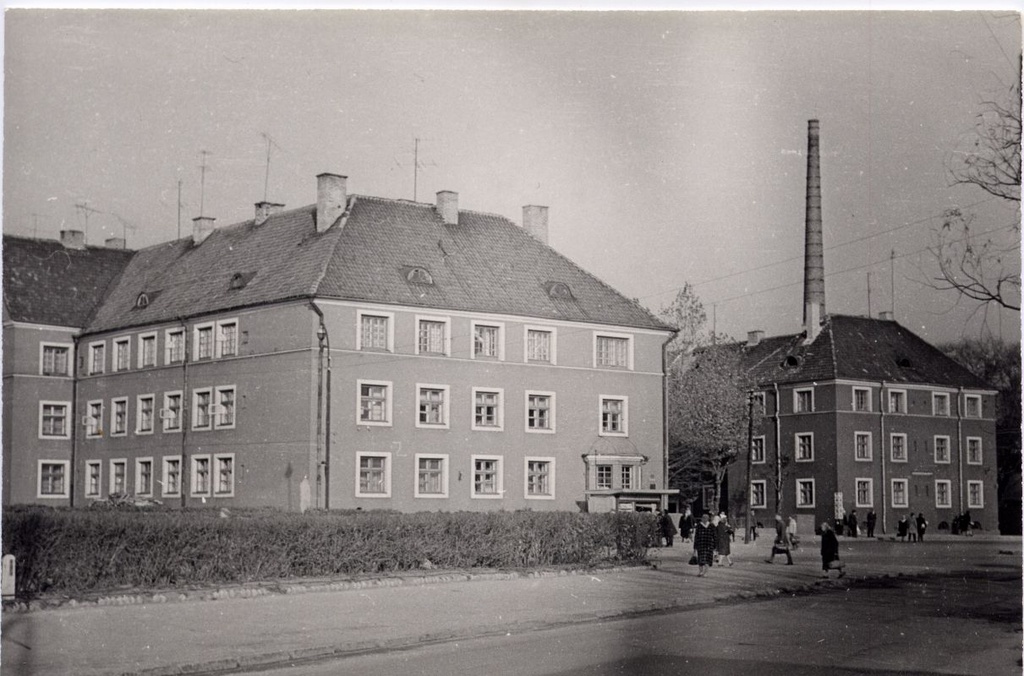 Residential buildings of city servicemen in Tallinn on Cross/Telliskivi tn (arh. Herbert Johanson). Photo from Leo Gens