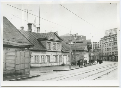 Tallinn. Tornimäe t ja Pääsukese t ristumiskoht. Hooned Tartu mnt 10, 12  similar photo