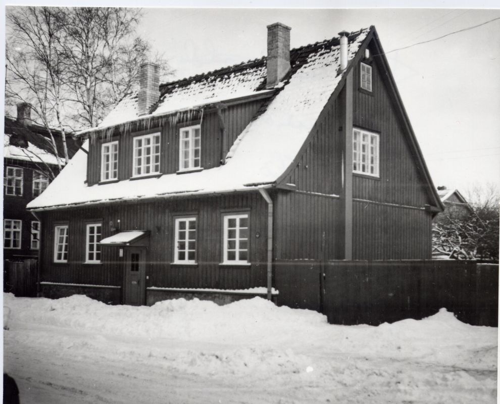 H. Leisi residential building in Tallinn, Graniidi 17 (arh. Artur Perna). Photo from Leo Gens