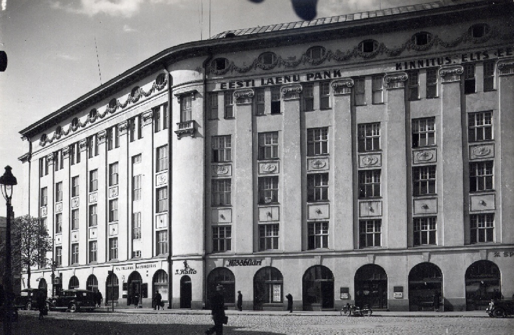 Former bank building in Tallinn, Suur-Karja 18, reconstruction of Artur Perna. Photos from Leo Gens