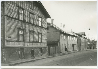 Tallinn. Majad Gogoli 7, 9, 11, vaade Kadrioru suunas  similar photo