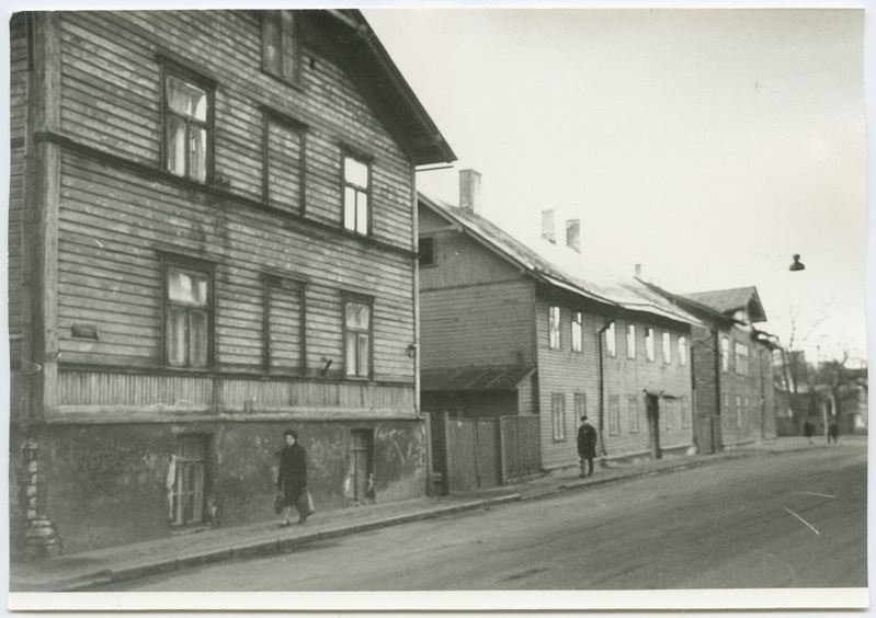 Tallinn. Majad Gogoli 7, 9, 11, vaade Kadrioru suunas