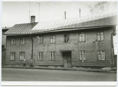 Tallinn. Kahekordne puumaja Gogoli 9  similar photo