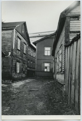Tallinn. Väike-Kompassi tänava vaade tuletõrjemaja suunas  duplicate photo