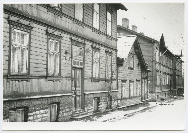 Tallinn. Uus-Tatari 6, 4, 2 majad