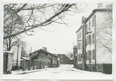 Tallinn. Uus-Tatari tänava vaade Invaliidi t. nurgalt Ravi t. suunas, paremal maja nr. 19  duplicate photo