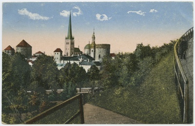 Tallinn. Vaade Toompea nõlvalt Oleviste kiriku ja Tornide väljaku suunas  duplicate photo