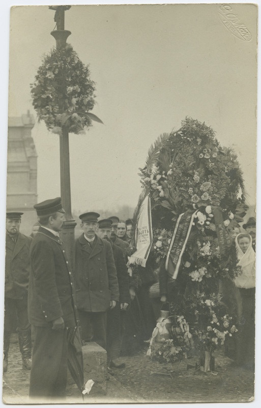 Tallinn. 16. okt. 1905 langenute mälestuspaik Tallinna turul pärgades