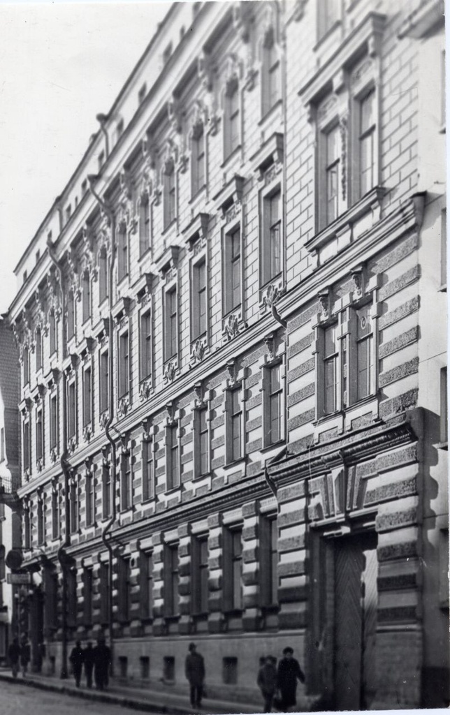 Former bank building in Tallinn, Russian 9 (arh. P. Schreiber, 1874). Repro Leo Gens quantity