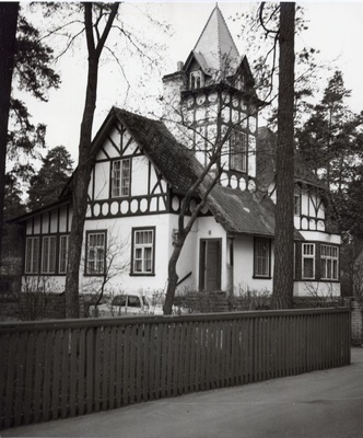 Dwelling in Nõmmel South 28 (arh. Jacques Rosenbaum, 1914). Photos from Leo Gens  duplicate photo