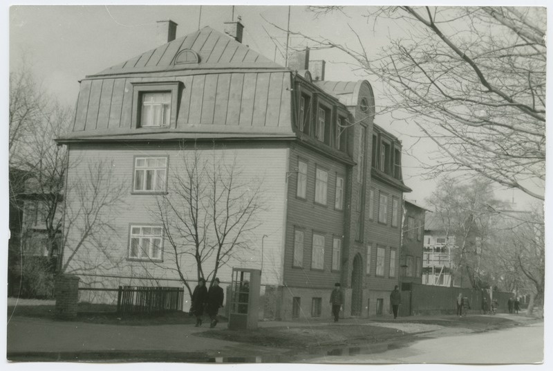 Kolmekordne puumaja Kunderi tänav 22, külgvaade.