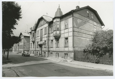 Kahe eralduva ärkliga kahekordne hoone, Peeter Süda tänav 7.  duplicate photo