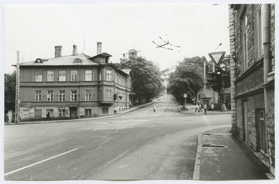 J. Gagarini puiestee, Paldiski maantee ja Nõukogude tänava ristmik, vaade Toompea suunas.  duplicate photo