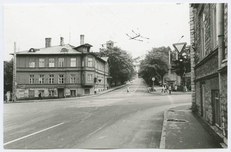 J. Gagarini puiestee, Paldiski maantee ja Nõukogude tänava ristmik, vaade Toompea suunas.