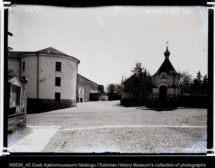 Hermann Fortress.View the rondeal from the corner of Hermann and Vestervall Street. On the back of the right ap.- the orthodox cable.