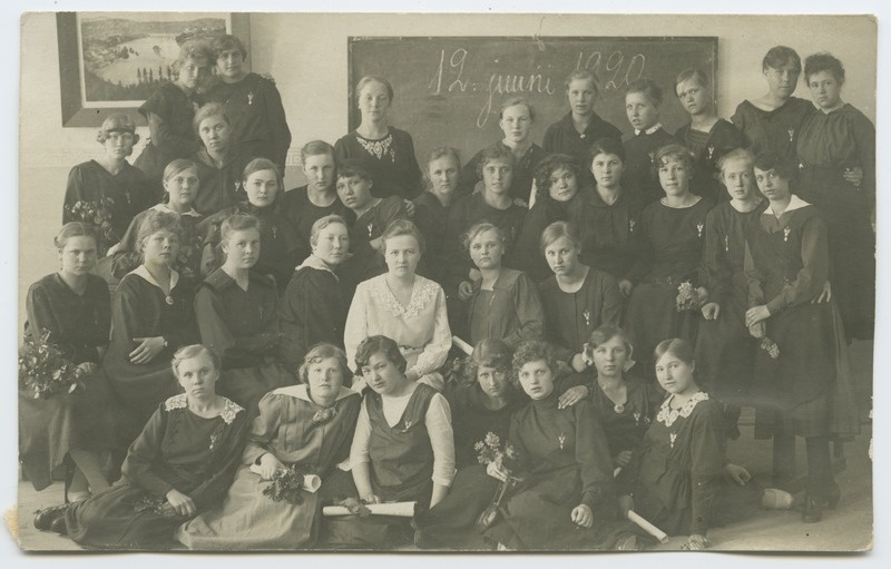 Tallinna Tütarlaste Kaubanduskooli lõpetajad.