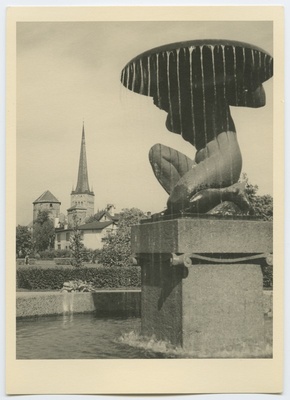 J. Raudsepa skulptuur-purskkaev Tornide väljakul.  duplicate photo