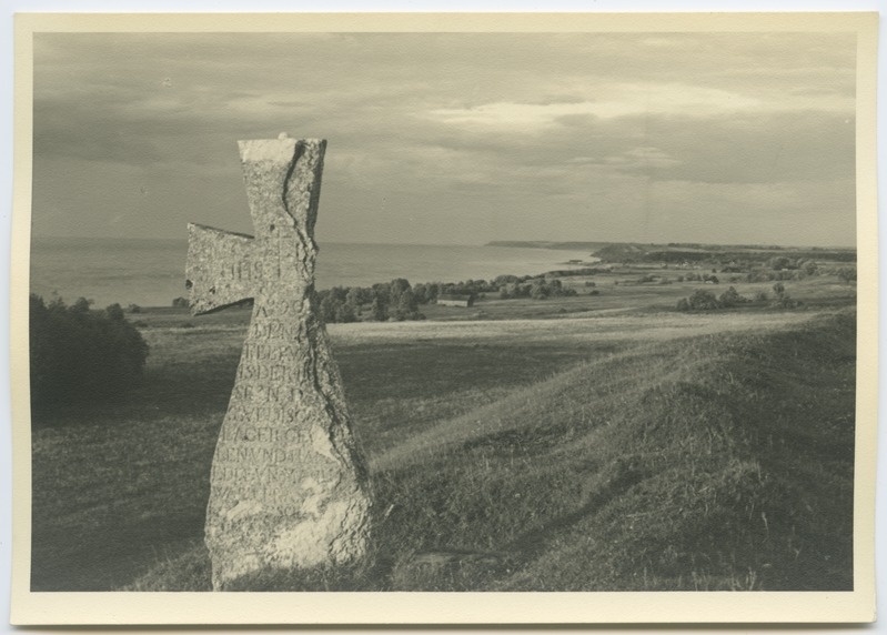 Kivirist Kõrkkülas, 1590. aasta Vene-Rootsi lahingu mälestusmärk.