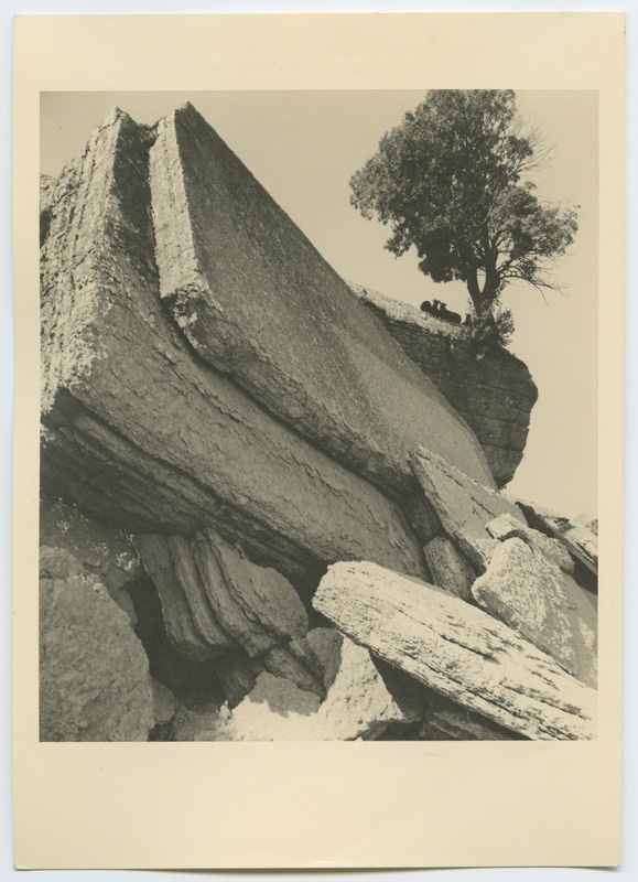 Pakri saare kivine kõrge rand.