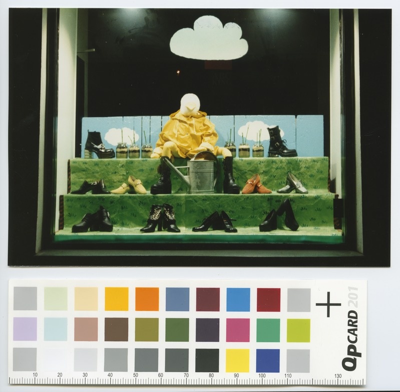 Tallinn. Kauplus "ABC King" Suur-Karja 5. Vaateaken jalanõudega