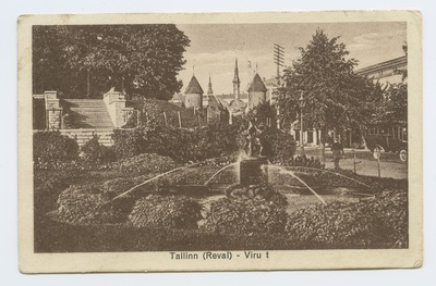 Väike haljasala purskkaevuga Viru tänava ja Pärnu mnt. ristmikul.  duplicate photo