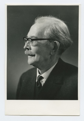 Friedebert Tuglase poolportree.  duplicate photo